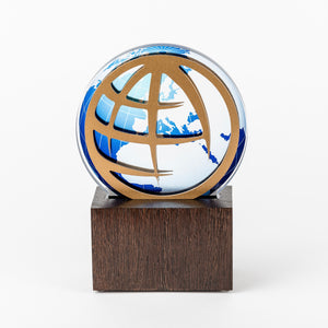 Individuāla dizaina balva globuss_organiskā stikla_metāla_koka balva_Awards and Medal Studio
