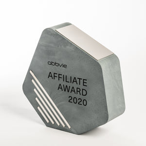 Unikāla betona balva papildināta ar pulēta metāla elementiem_Awards and Medal Studio
