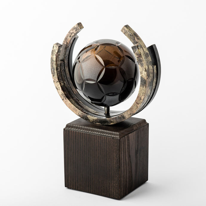 Dabai draudzīgu materiālu balva_Futbola kauss_Futbola federācijas gada balva_Individuāla dizaina trofeja_Awards and Medal Studio