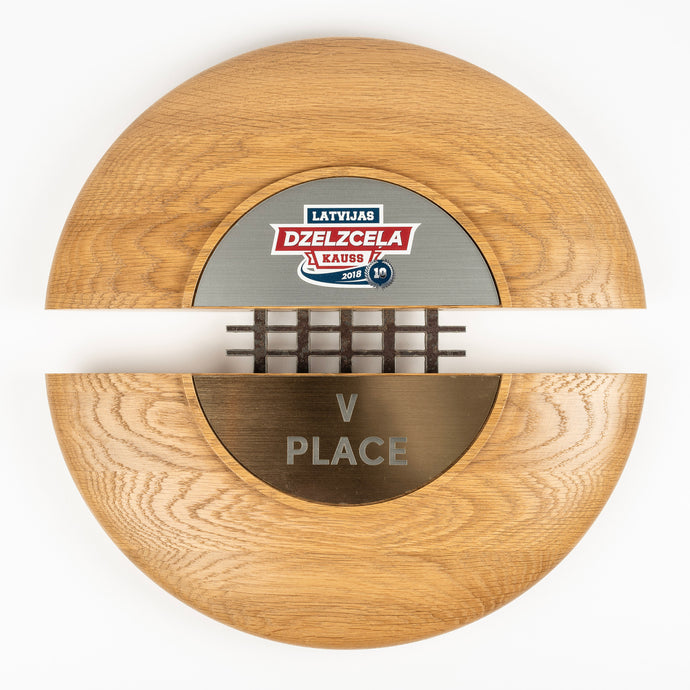 Latvijas Dzelzceļa Kauss hokejā_individuāla_dizaina_koka_šķīvis_Awards and Medal Studio_1