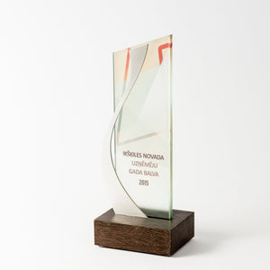 Stikla metāla koka balva_Uzņēmēju gada balva_unikāla balva pēc pasūtījuma_Awards and Medal Studio_2