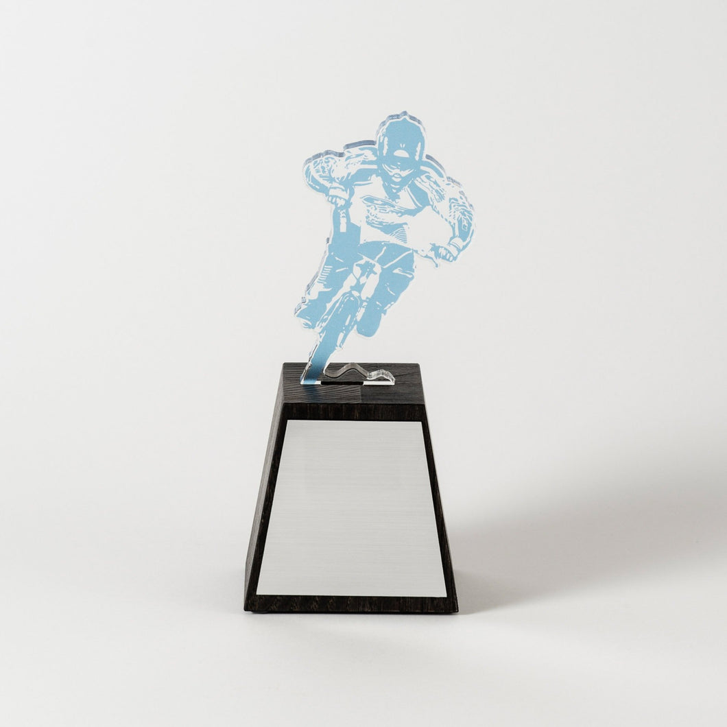 bmx balva_organiskā stikla koka balva_pilnkrāsu druka_lāzergravēšana_Awards and Medal Studio